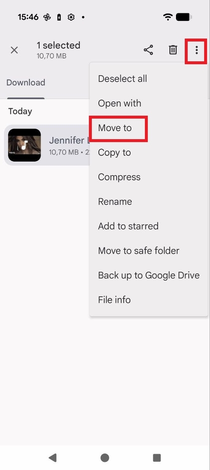 Capture d'&eacute;cran montrant un fichier audio s&eacute;lectionn&eacute; dans le dossier T&eacute;l&eacute;chargements, avec le menu &agrave; trois points ouvert et l'option D&eacute;placer vers mise en surbrillance.