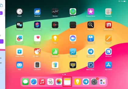 Memilih aplikasi Notes untuk layar terpisah di iPad