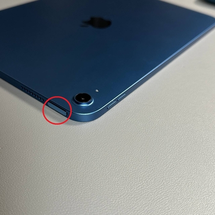 Lokasi tombol daya di iPad Generasi ke-10