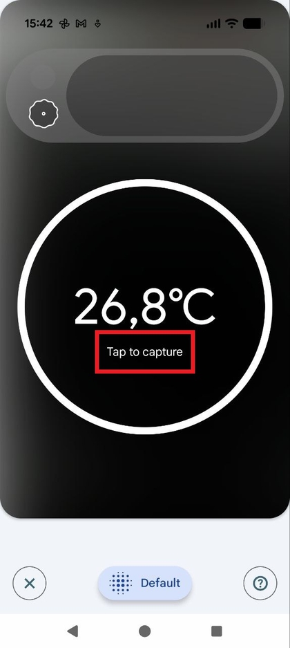 Ekraan, mis n&auml;itab telefoni objekti skannimas ja nuppu temperatuurin&auml;idu j&auml;&auml;dvustamiseks