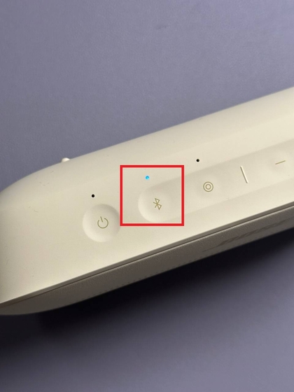 Bose SoundLink Flex II v režimu p&aacute;rov&aacute;n&iacute;