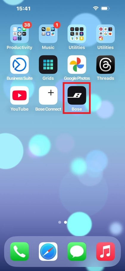 Zaslon pametnega telefona z označeno ikono aplikacije Bose