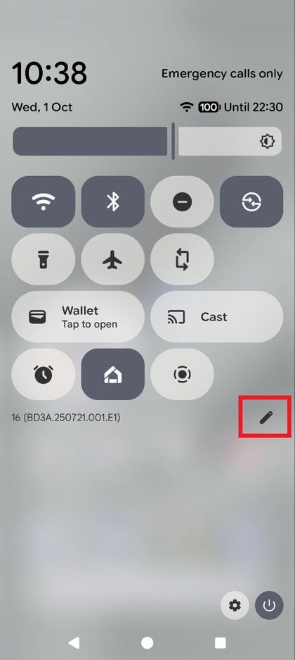 Screenshot van het paneel Snelle instellingen met het potloodpictogram (Bewerken) gemarkeerd.