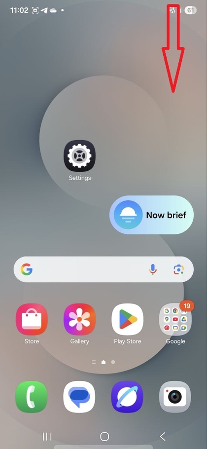 Deslizar hacia abajo para la configuraci&oacute;n r&aacute;pida en el Samsung Galaxy S25 FE