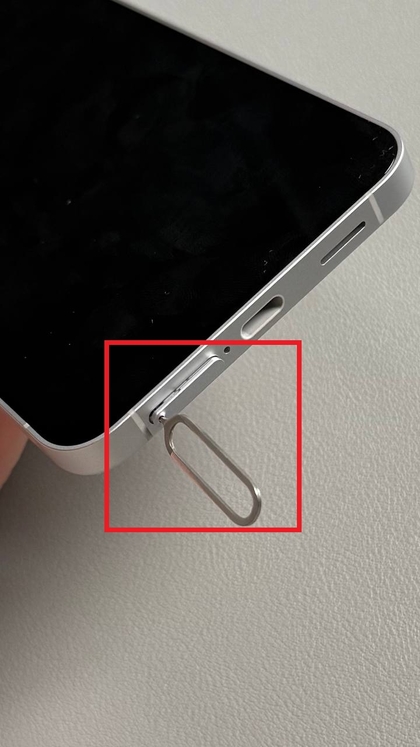 Ejecting the SIM card tray on the Samsung Galaxy S25 FE