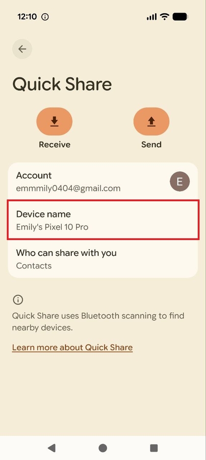 &Eacute;cran des param&egrave;tres Quick Share avec le Nom de l'appareil mis en &eacute;vidence.