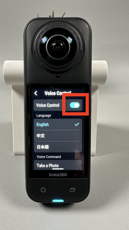 Interruttore di attivazione/disattivazione del controllo vocale su INSTA360 X5