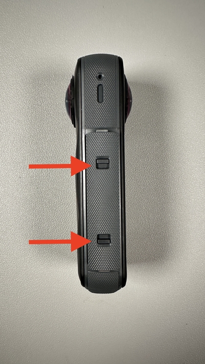 Remover a bateria da INSTA360 X5