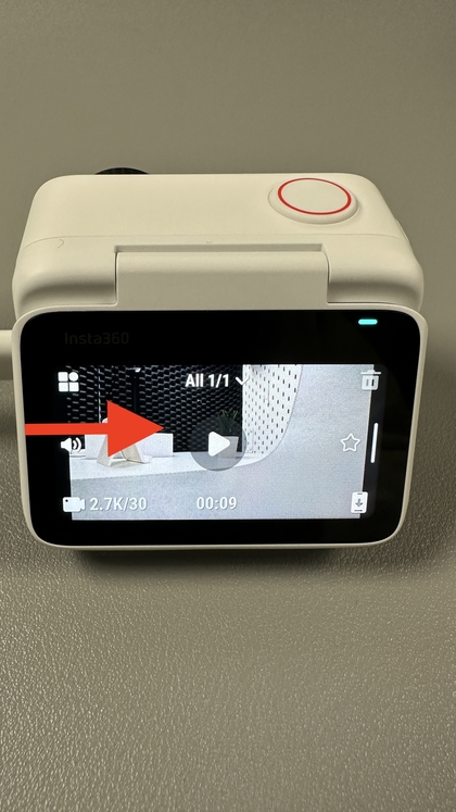 H&uacute;z&aacute;s az Insta360 GO 3S-en a gal&eacute;ria megnyit&aacute;s&aacute;hoz