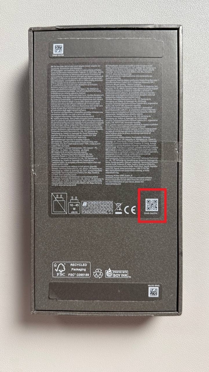 Cutie cu cod QR și numere de serie