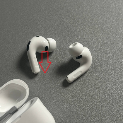 Finger der stryger ned p&aring; AirPods Pro 3-stilken for at s&aelig;nke lydstyrken