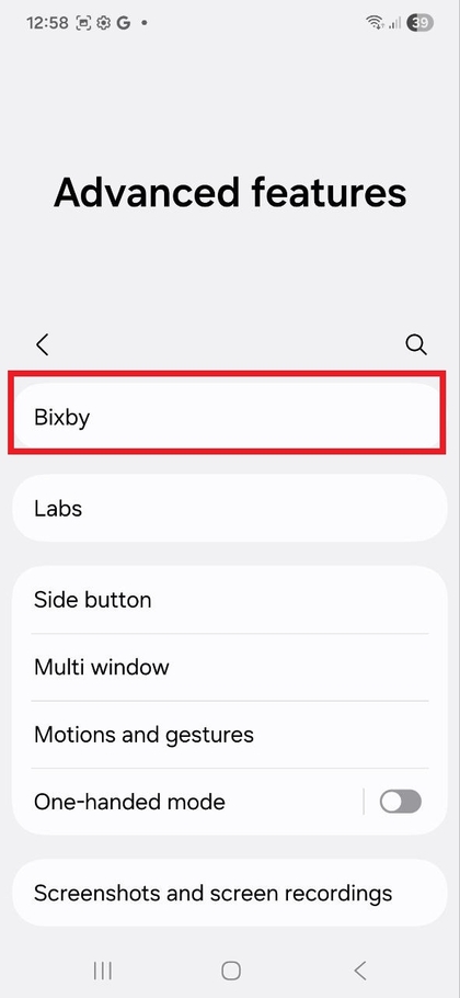 Bixby-vaihtoehto lis&auml;ominaisuuksissa (Advanced Features)