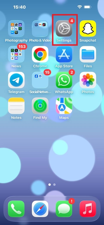 Seadete rakenduse ikoon iPhone'i ekraanil