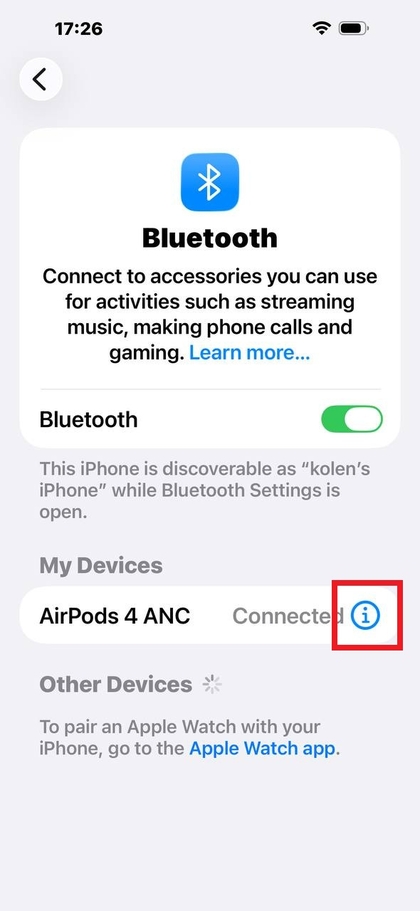 Tocar el icono de informaci&oacute;n junto a los AirPods