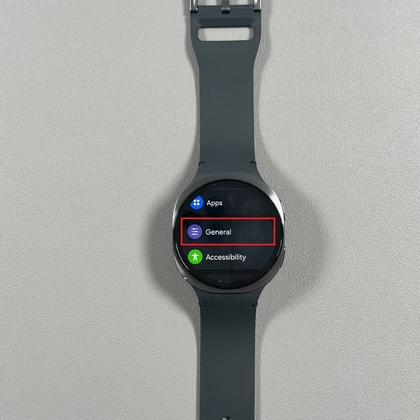 Selectează Setările Generale pe Samsung Galaxy Watch 8 LTE