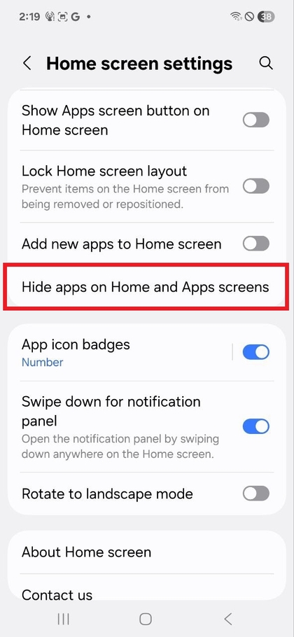 Menu nastaven&iacute; so zv&yacute;raznenou možnosťou skrytia aplik&aacute;ci&iacute;