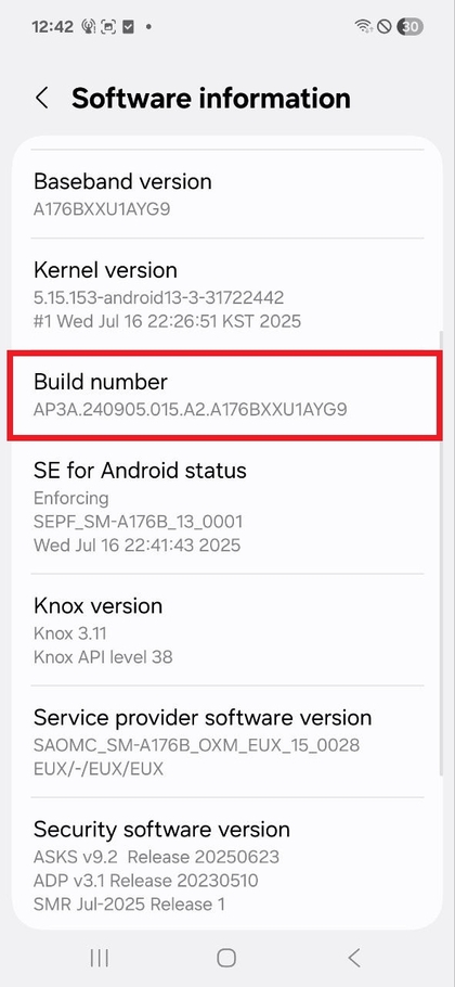 Tocando el n&uacute;mero de compilaci&oacute;n del Samsung Galaxy A17 5G