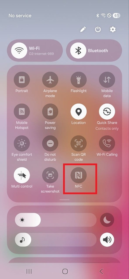 Samsung Galaxy A17 5G qurilmasida NFC Tezkor sozlamalari (Quick Settings)ni yoqish/o&lsquo;chirish aks etgan