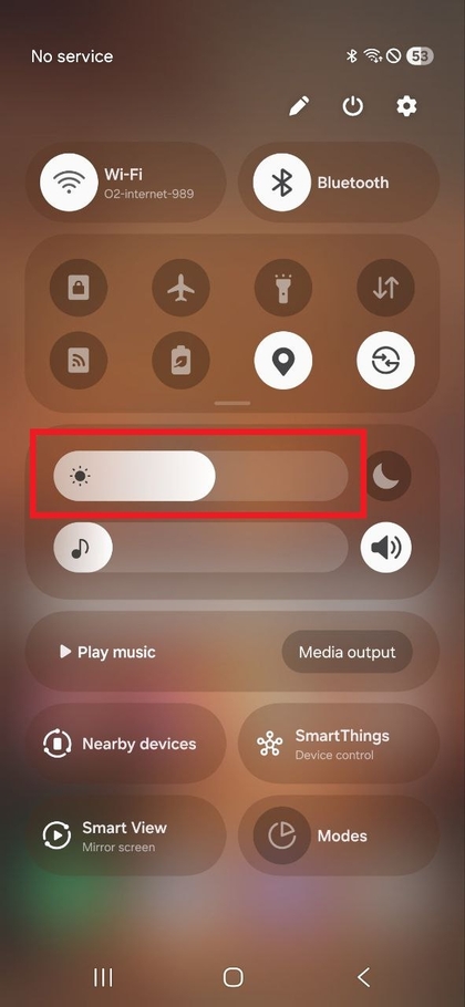 Mută glisorul de luminozitate pentru a reduce luminozitatea