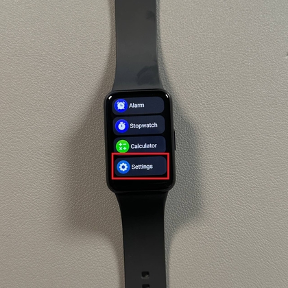 Inaingia kwenye menyu ya mipangilio kwenye Samsung Galaxy Fit 3