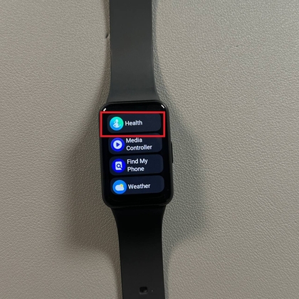 Bilah kesehatan menampilkan aktivitas harian dan kalori pada Samsung Galaxy Fit 3