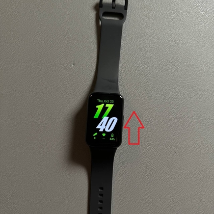 Geser ke atas pada layar Samsung Galaxy Fit 3