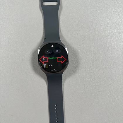 Navegando por la aplicaci&oacute;n de Spotify en Galaxy Watch 8
