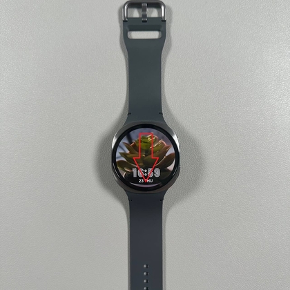 Nach oben wischen, um auf das App-Men&uuml; der Samsung Galaxy Watch 8 zuzugreifen