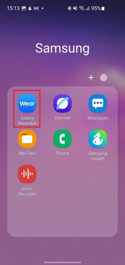 Pictograma aplicației Galaxy Wearable pe ecranul smartphone-ului