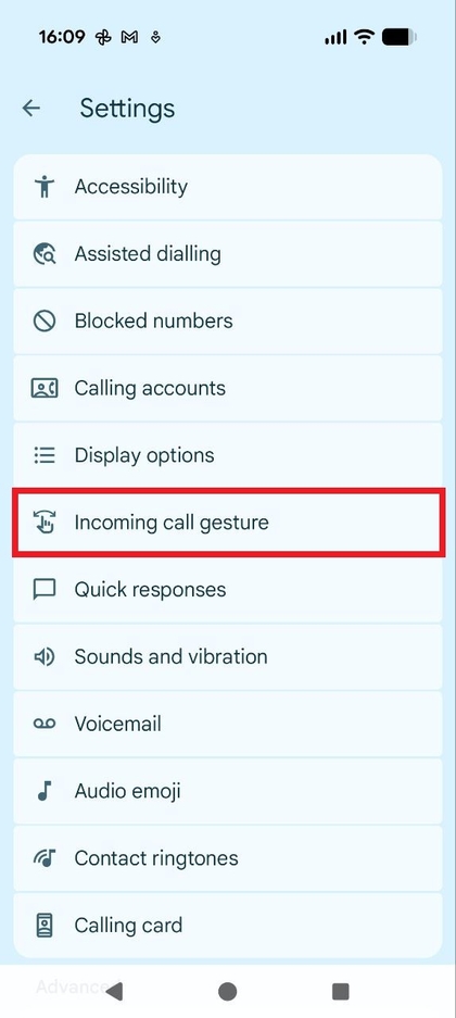 Capture d'&eacute;cran du menu Param&egrave;tres du t&eacute;l&eacute;phone montrant l'option Geste d'appel entrant