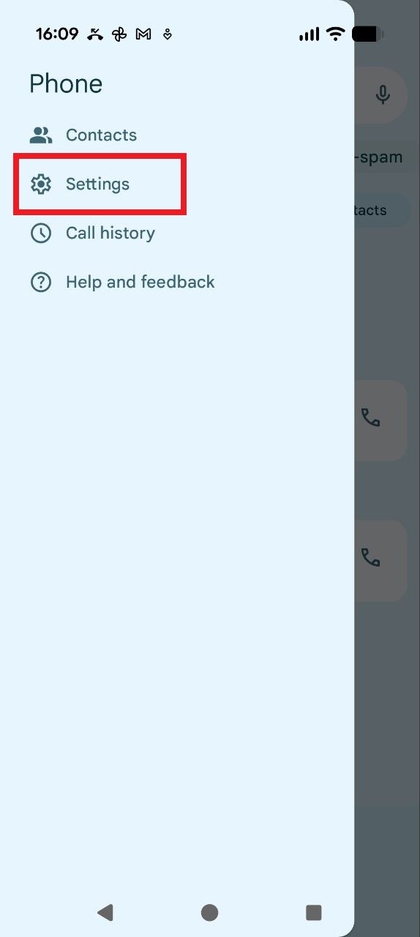 Capture d'&eacute;cran du menu lat&eacute;ral de l'application T&eacute;l&eacute;phone avec l'option Param&egrave;tres en surbrillance