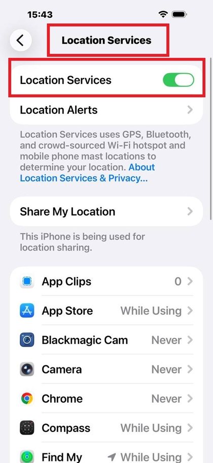 iPhone sozlamalari joylashuv xizmatlari (Location Services) yoqish tugmasini ko'rsatmoqda