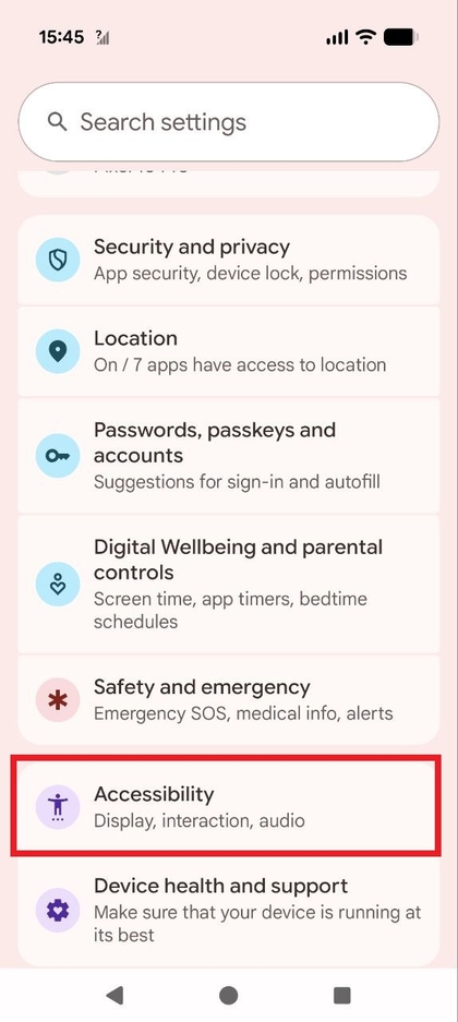 Het hoofdmenu Instellingen met Toegankelijkheid zichtbaar.