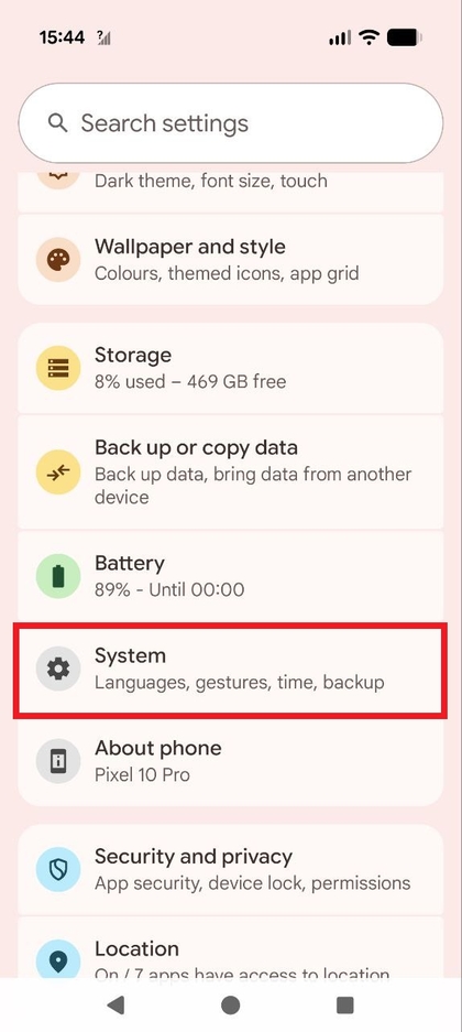 Het hoofdmenu Instellingen met Systeem zichtbaar.