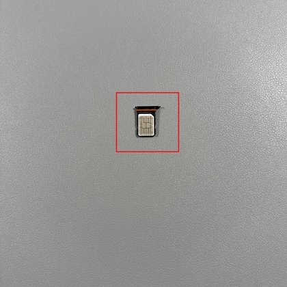 SIM kortelės įdėjimas į SIM dėklą