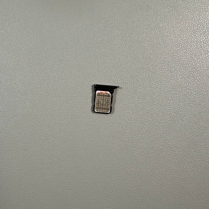 SIM-kaart correct geplaatst in de lade.