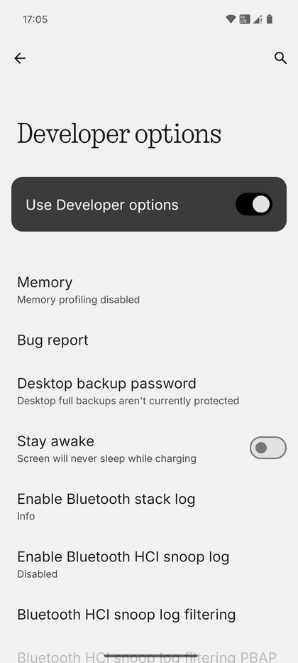 Sk&aelig;rmbillede af hovedmenuen Udviklerindstillinger med hovedafbryderen &oslash;verst.