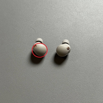 Sony WF-1000XM5 Earbuds zeigen den Sensorbereich