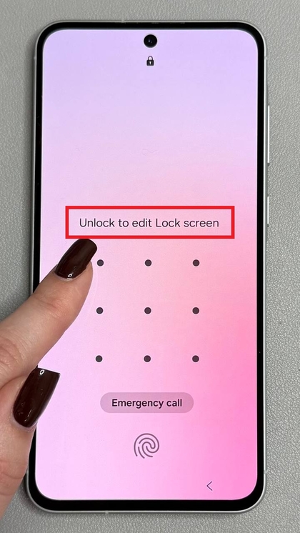 Z&aacute;rol&aacute;si k&eacute;pernyő lenyomva tart&aacute;sa a szerkeszt&eacute;si m&oacute;dba l&eacute;p&eacute;shez