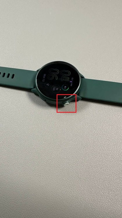 Obere Taste der Garmin Vivoactive 6 gedr&uuml;ckt halten