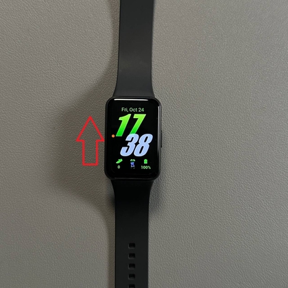 Stryg ned p&aring; Samsung Galaxy Fit 3 for at f&aring; adgang til indstillinger
