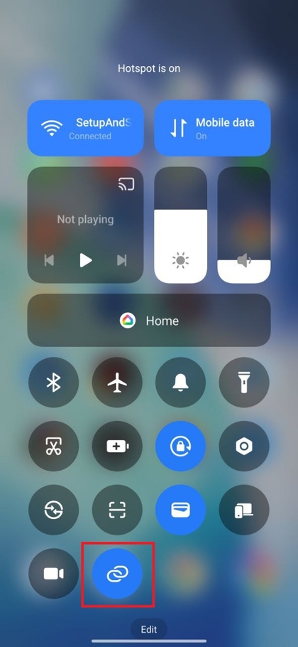 POCO F7 -puhelimen ilmoituspaneeli, jossa n&auml;kyy hotspot-kuvake