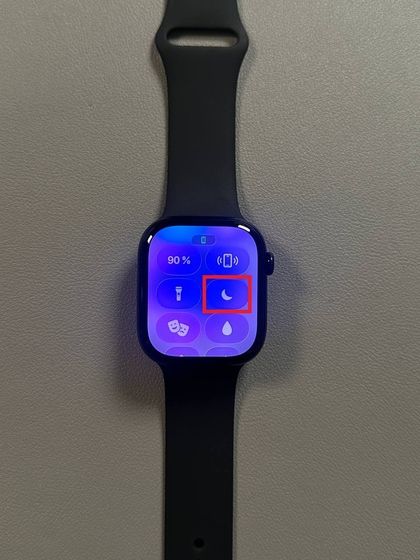 Apple Watch Series 11: Enable or Disable Do Not Disturb Mode | ManualsLib