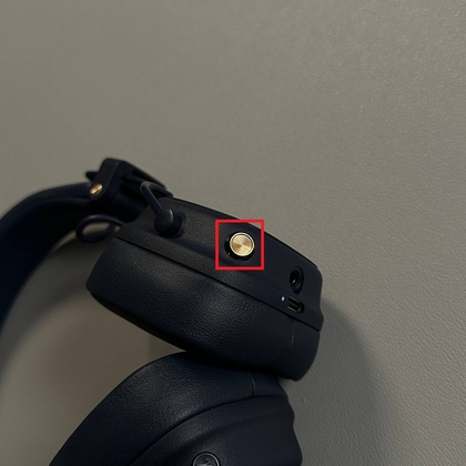 Multifunctional button on Marshall Major V