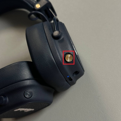 Pressing the multifunctional button twice on Marshall Major V