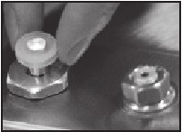 ENSAMBLAJE DE LA V&Aacute;LVULA DE FLOTADOR Paso 4