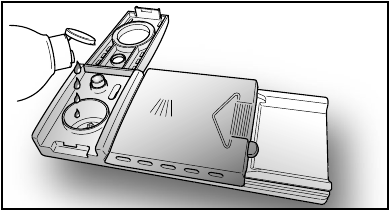Polnjenje posode za sredstvo za izpiranje Korak 3
