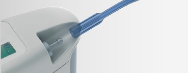 Priključite nosno kanilo