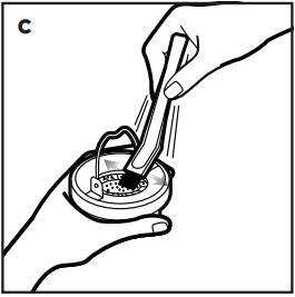 Puhdistus ja kunnossapito - Vaihe 3 - Harjaa pois kaikki j&auml;ljell&auml; oleva kahvip&ouml;ly
