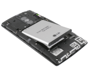 Wkładanie baterii i kart - Krok 4